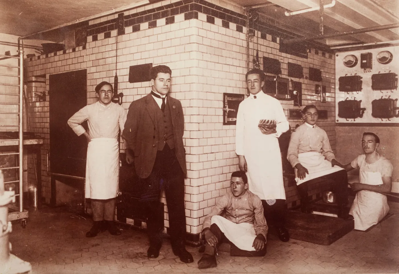 Backstube und Team – historische Aufnahme der Bäckerei Furter