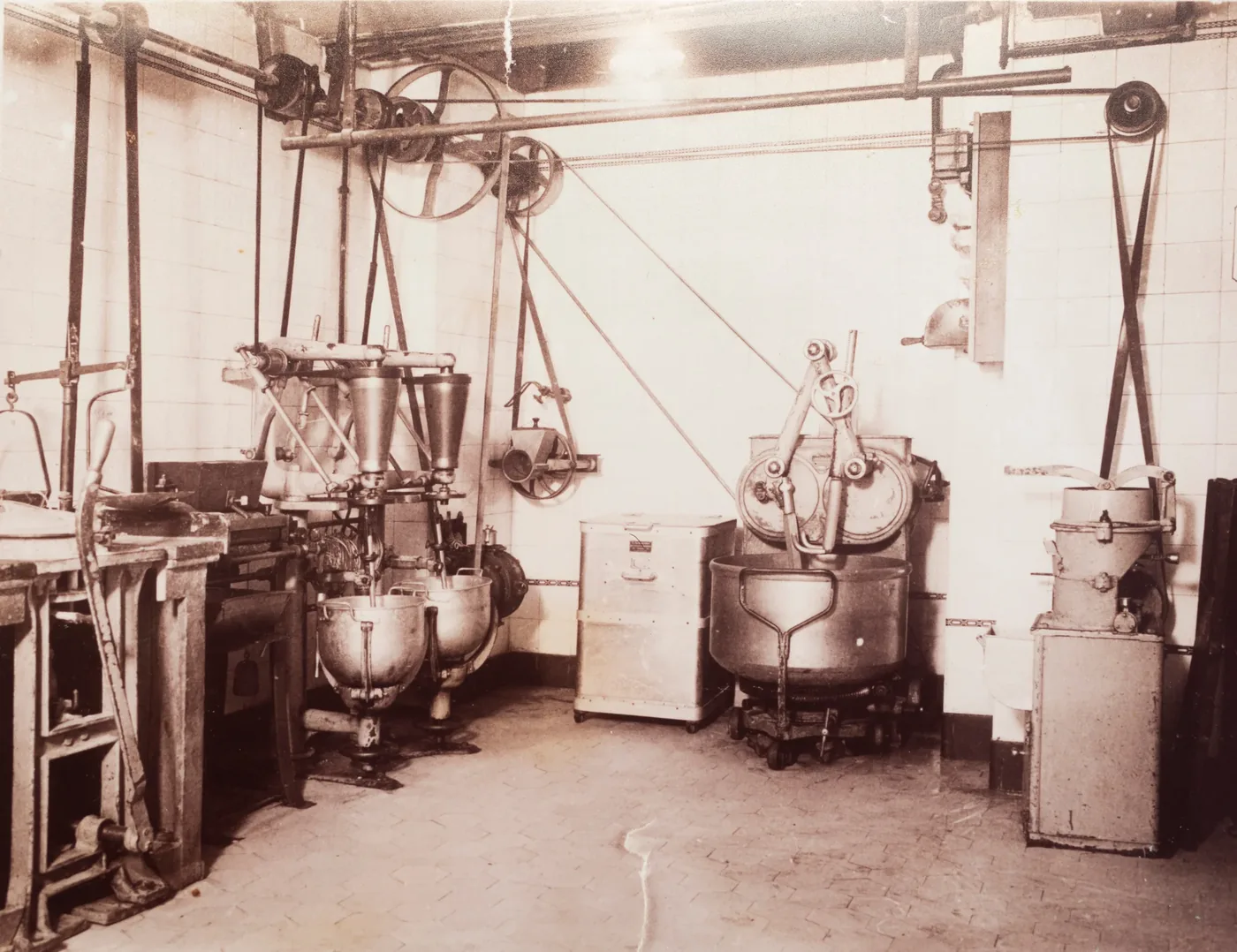 Backstubentechnik früher – historische Aufnahme der Bäckerei Furter